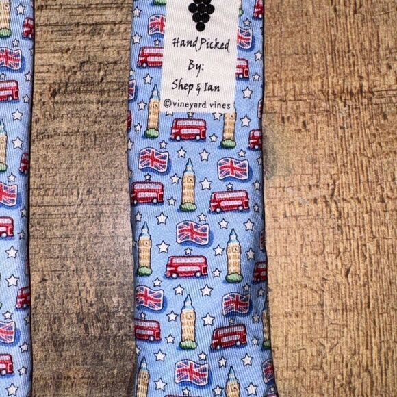 Vineyard Vines England Double Decker Bus Big Ben London Mens tie - Picture 9 of 11